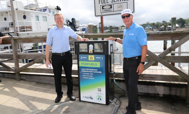 Jeff Wasil of the NMMA and Gus Blakely of Suzuki Marine USA. (Image Credit: Suzuki Marine)
