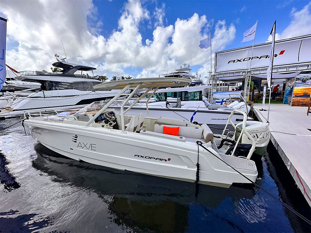 Axopar AX/E 25, a partnership with Evoy, electric marine motor systems