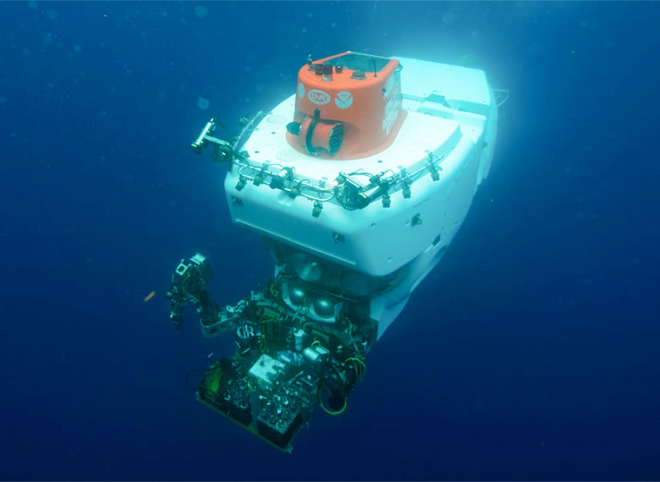 A submersible exploration vehicle, Alvin, in the deep ocean