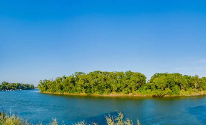 A bend in the Sacramento river in summer